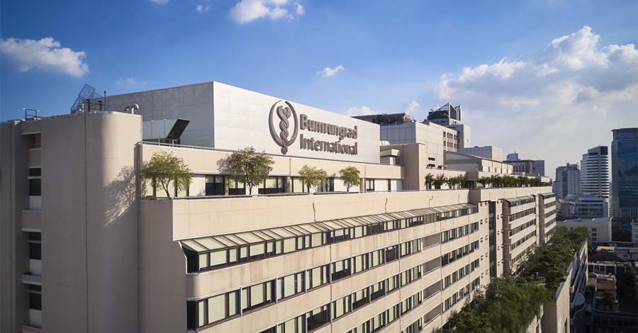 ป้ายยอดตึก Bumrungrad Hospital